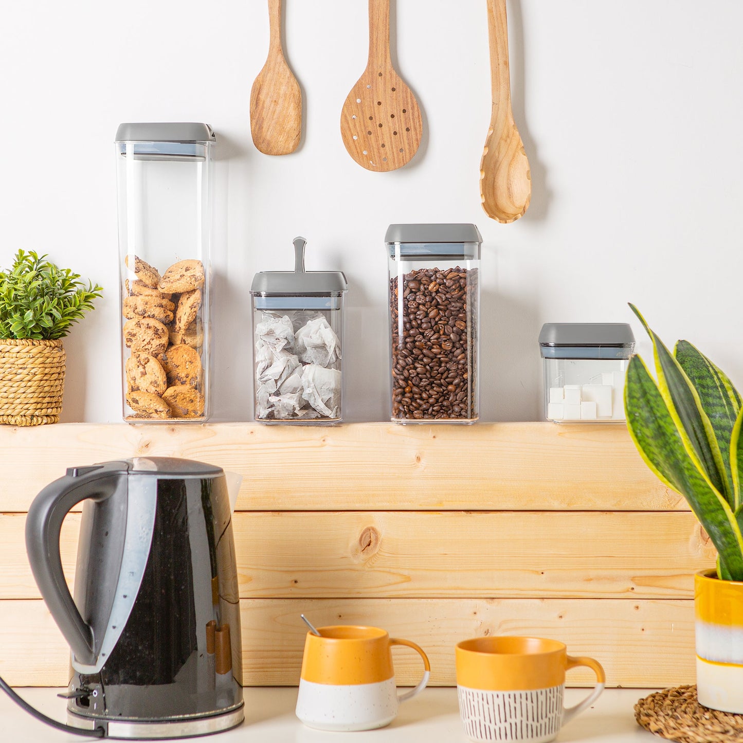 1.9L Airtight Flip Lock Plastic Food Storage Container