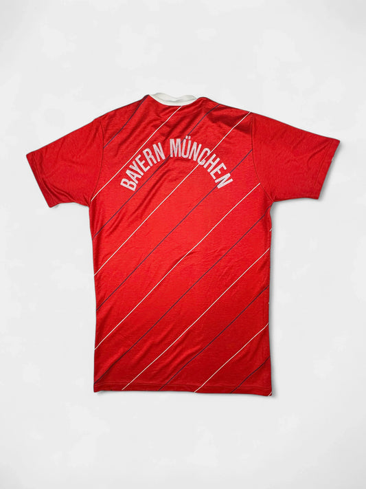 Bayern Munich 1985-86 Football shirt (Medium)