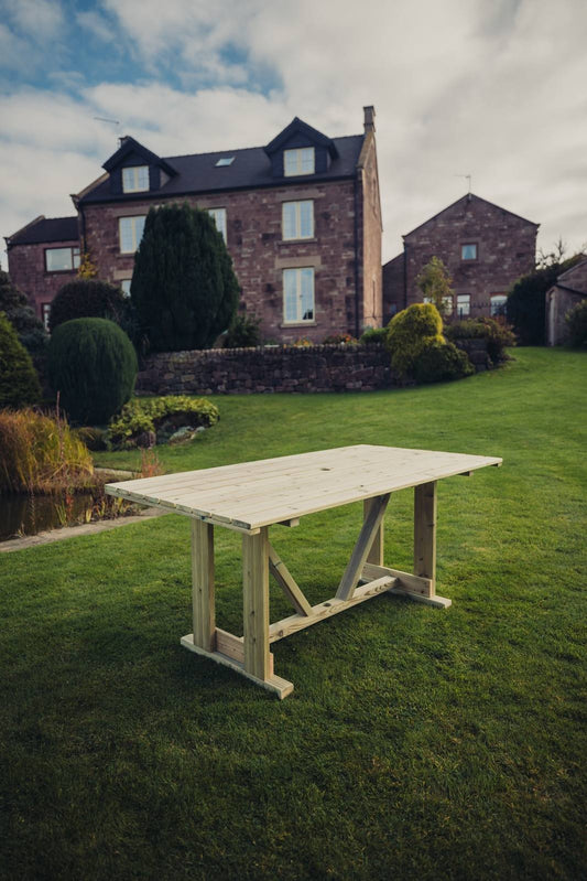 Clover Garden Table by Churnet Valley - CL0T01