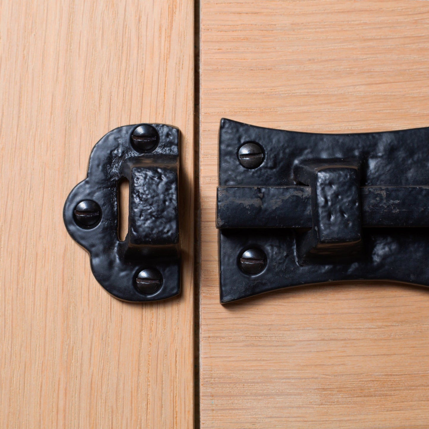 185mm Black Straight Antique Fish Tail Surface Bolt