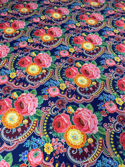 Büyük Floral Design Upholstery Fabric - Stylish and Durable Design