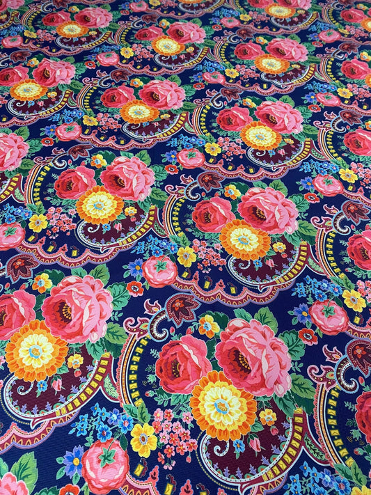 Büyük Floral Design Upholstery Fabric - Stylish and Durable Design
