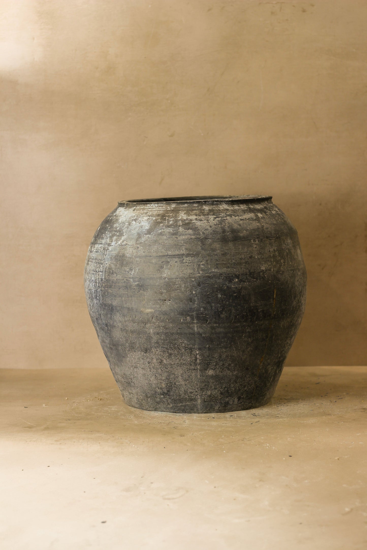 Vintage Dark Pot - No 68