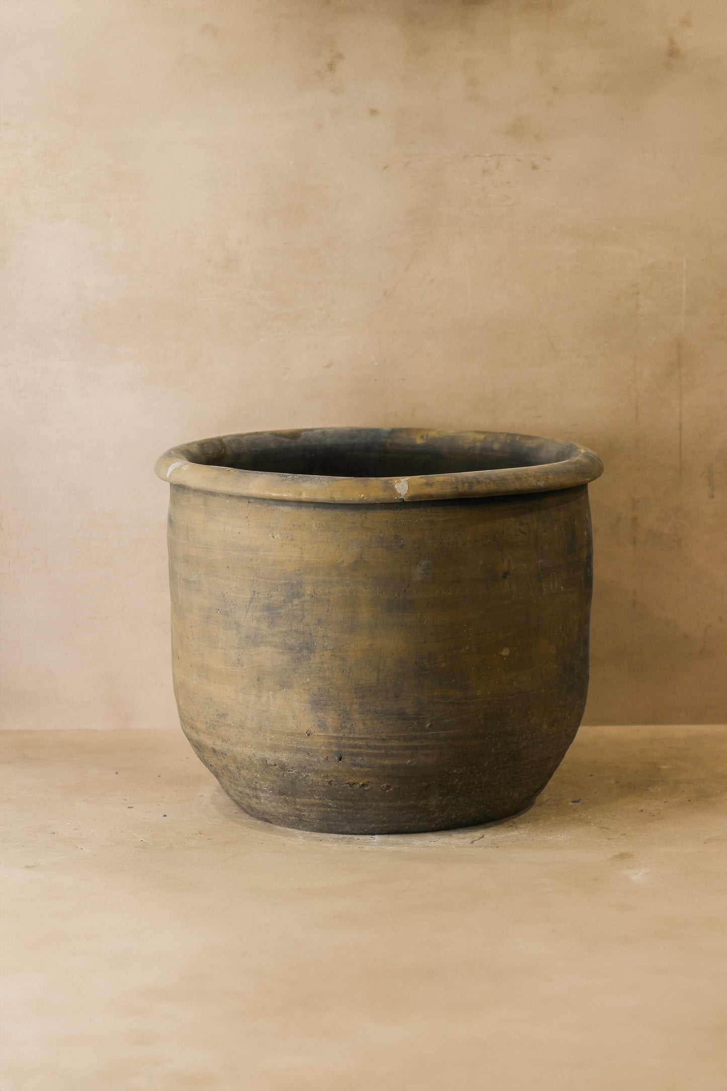 Big Old Grey Asian Pot - L012