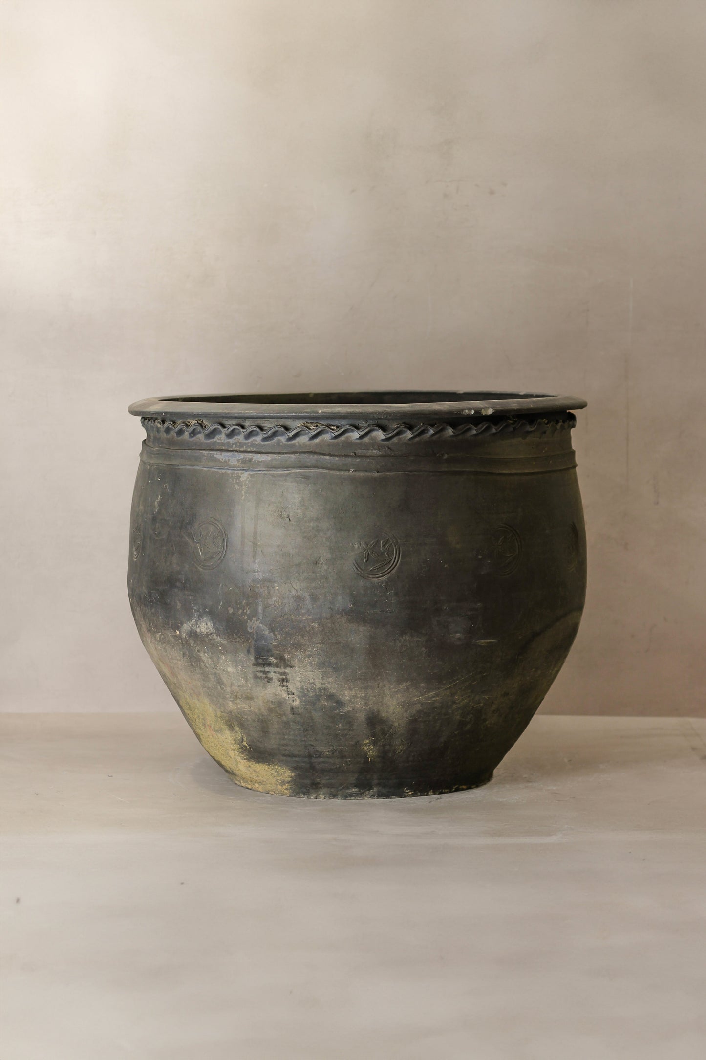 Big Old Grey Asian Pots - L015