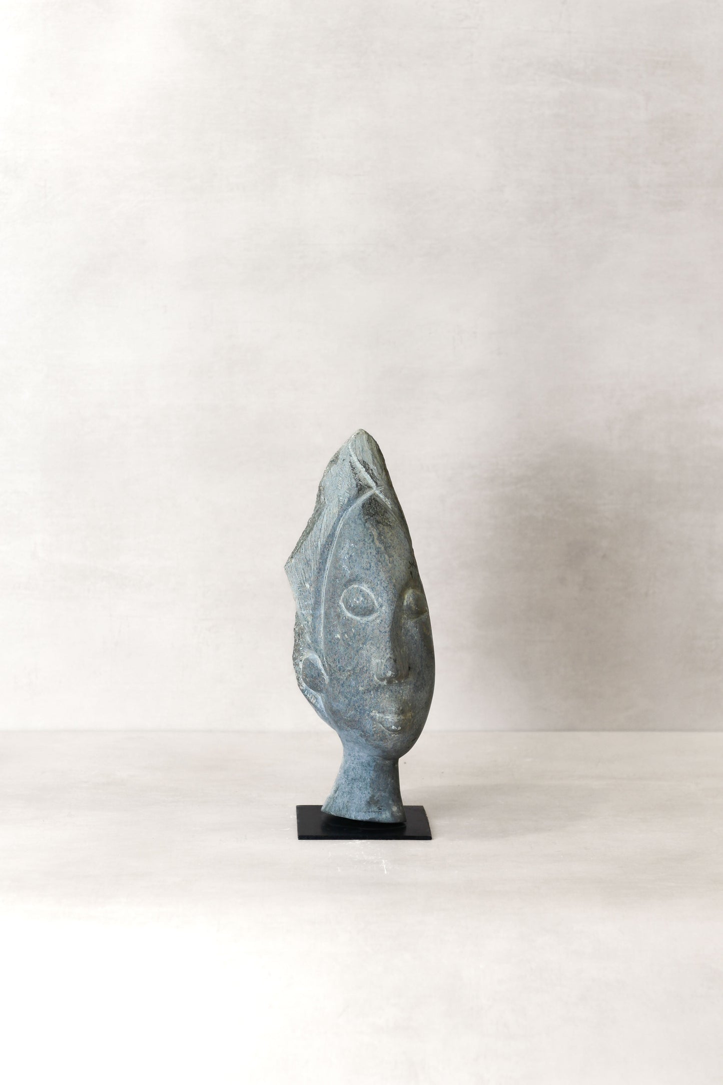 Stone head sculpture by Rizimu Chiwawa Zimbabwe (3110)