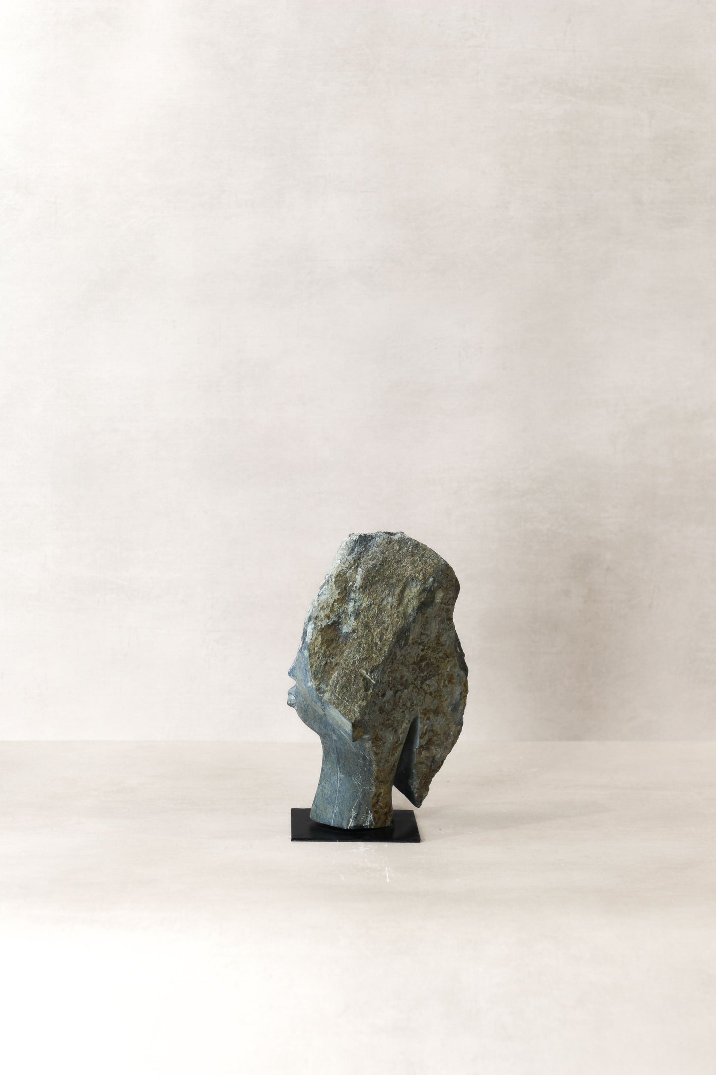 Stone head sculpture by Rizimu Chiwawa Zimbabwe (3006)