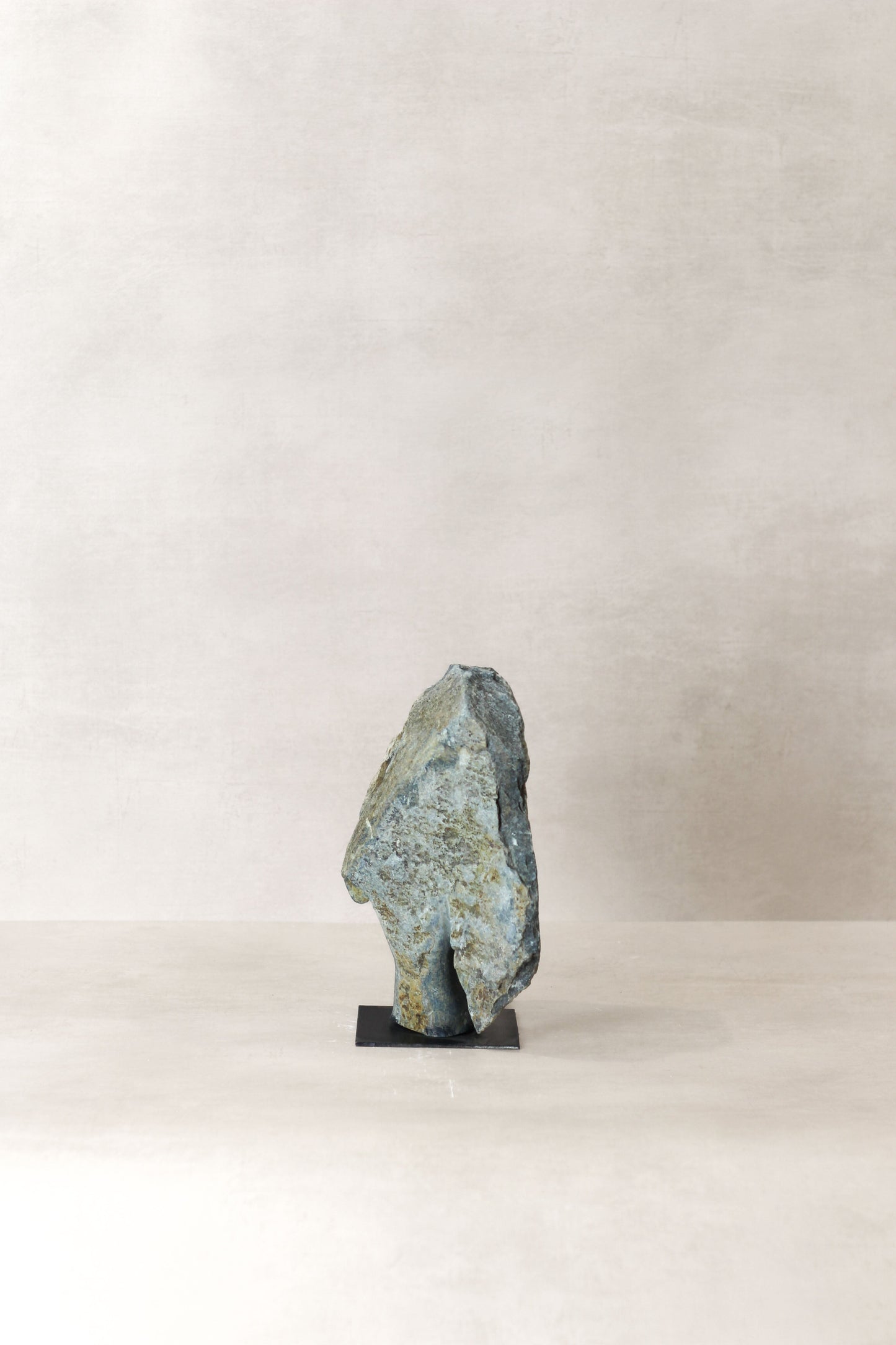 Stone head sculpture by Rizimu Chiwawa Zimbabwe (3006)