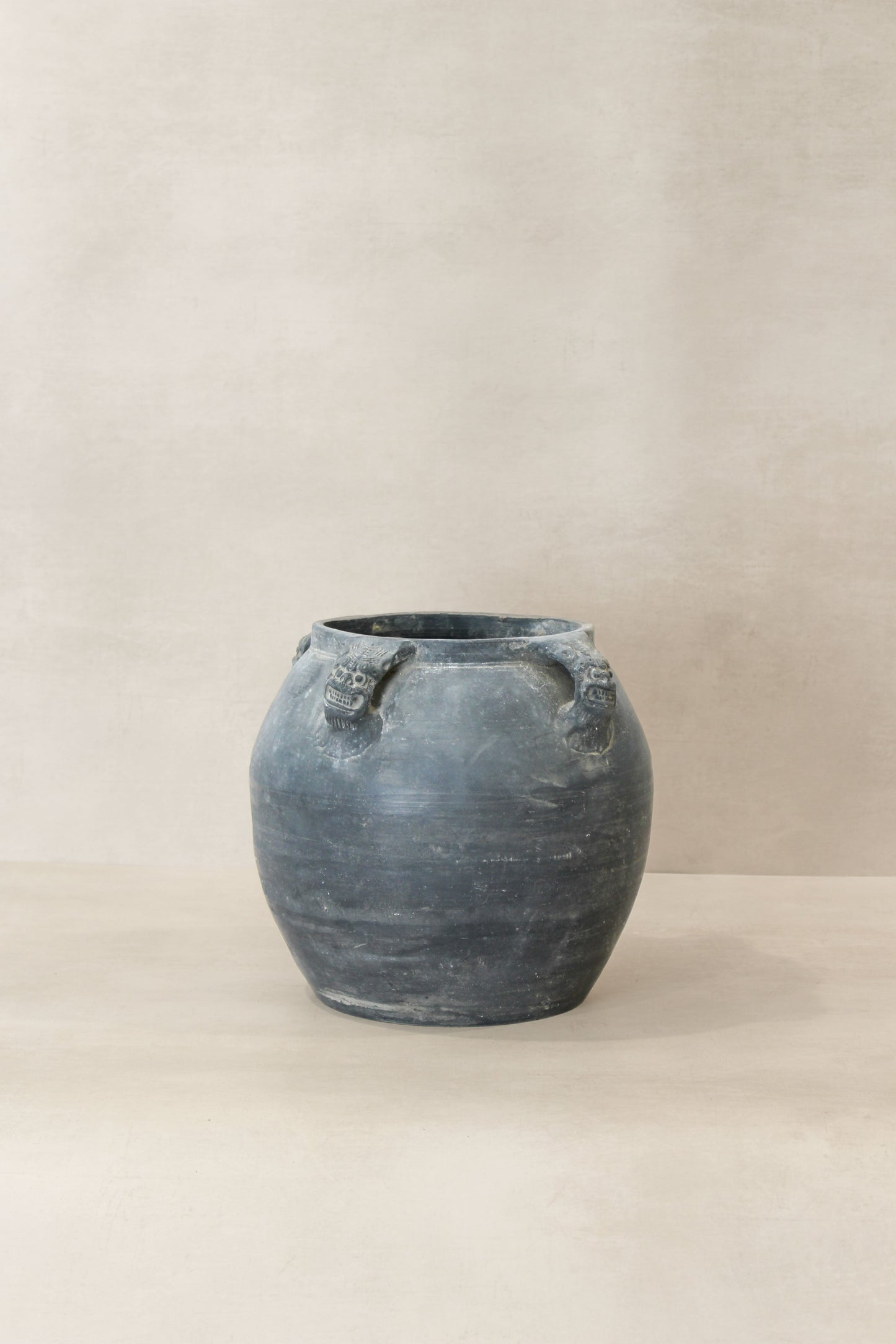 Vintage Lion Ears Dark Pot - De02