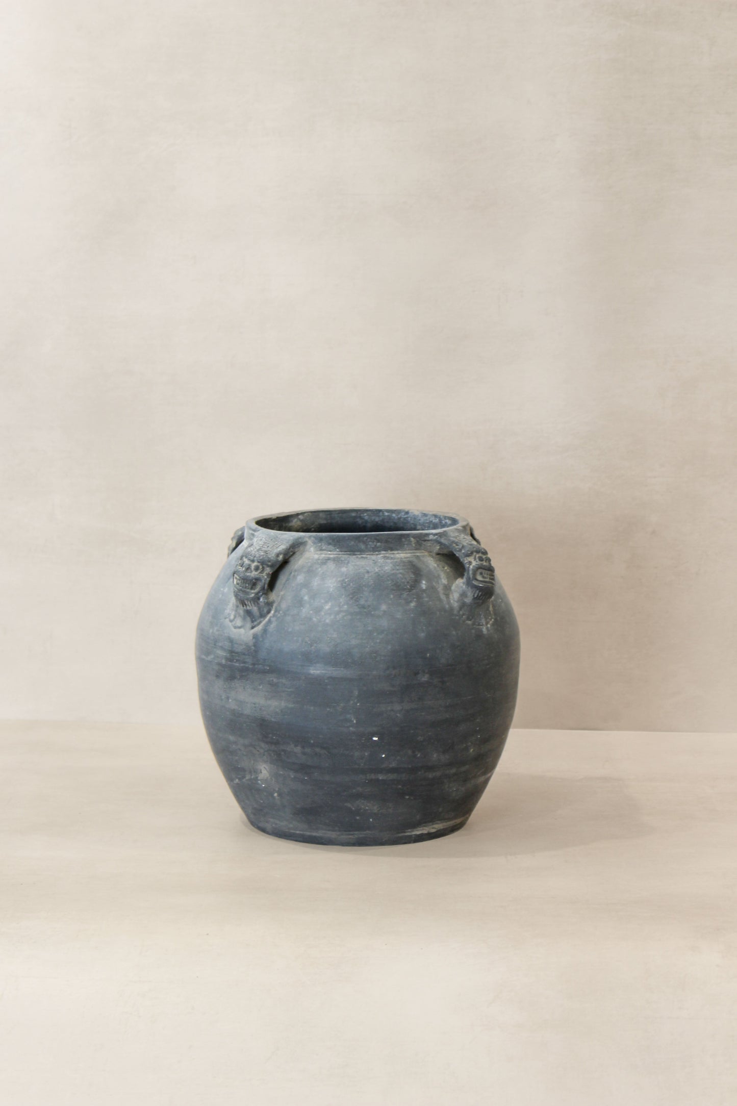 Vintage Lion Ears Dark Pot - De02