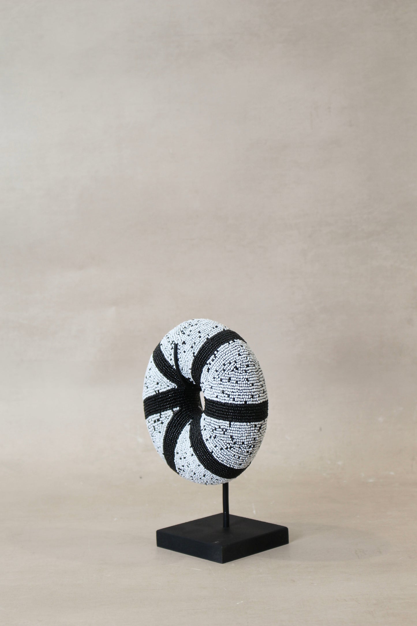 Cameroon beaded bracelet - Black and White