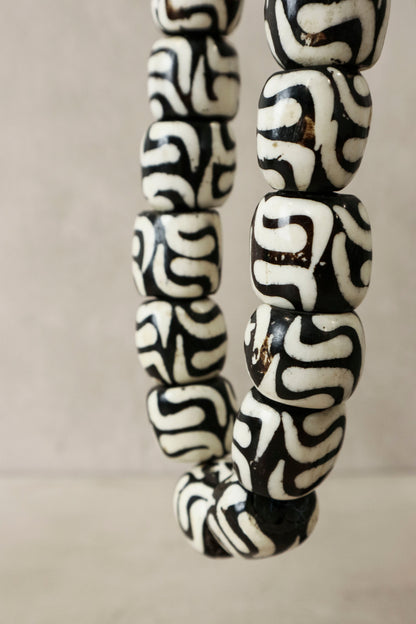 Kenya Beads Necklace - Flat beads black/white - 80.3