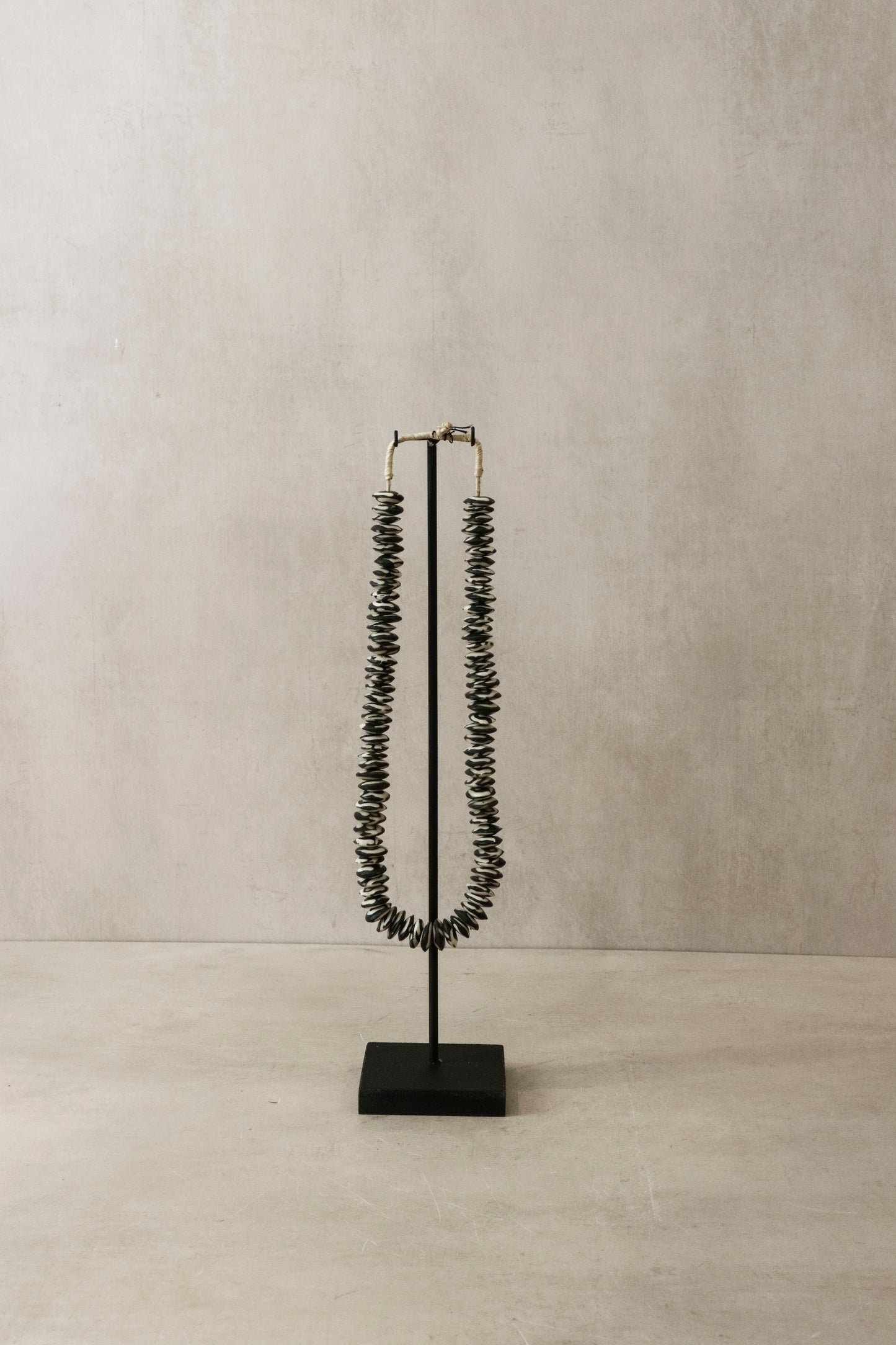 Kenya Beads Necklace - Flat beads black/white - 80.2