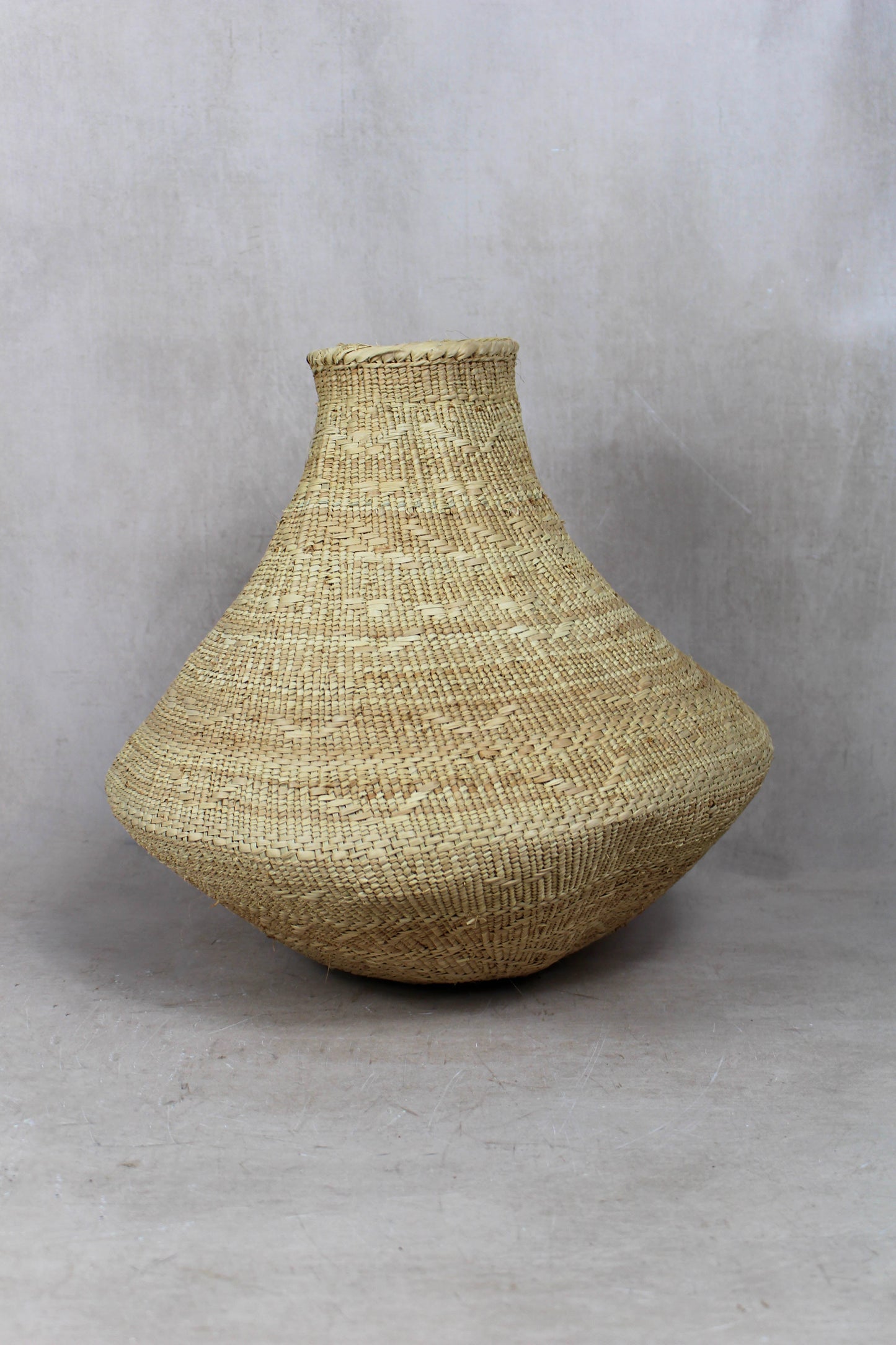 Garlic Gourd woven basket - Zimbabwe - 18.4