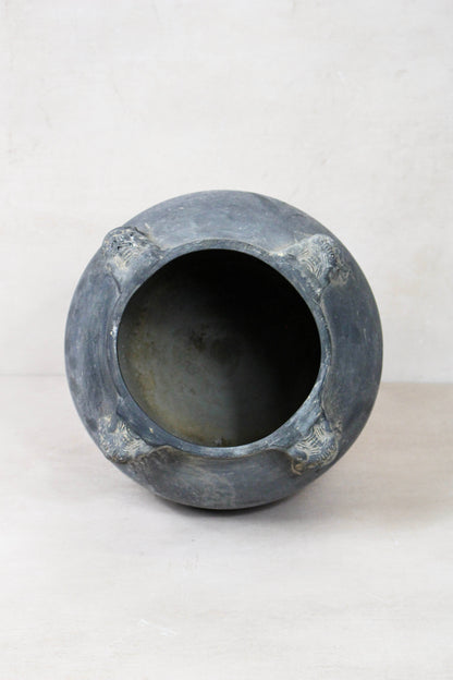 Vintage Lion Ears Dark Pot - DE.15