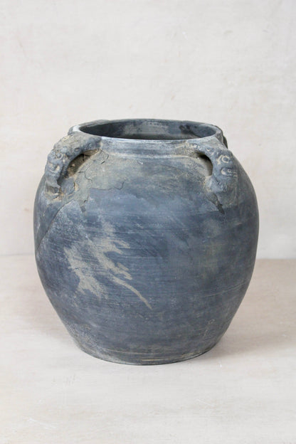 Vintage Lion Ears Dark Pot - DE.18