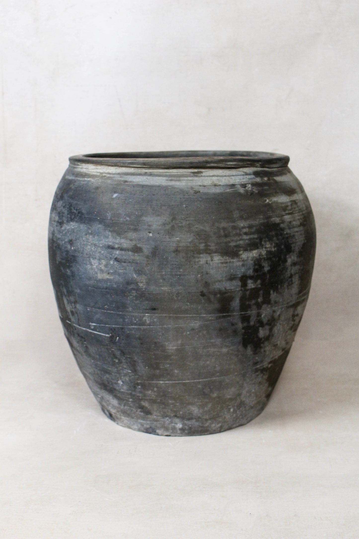 Vintage Dark Grey Pot - 81