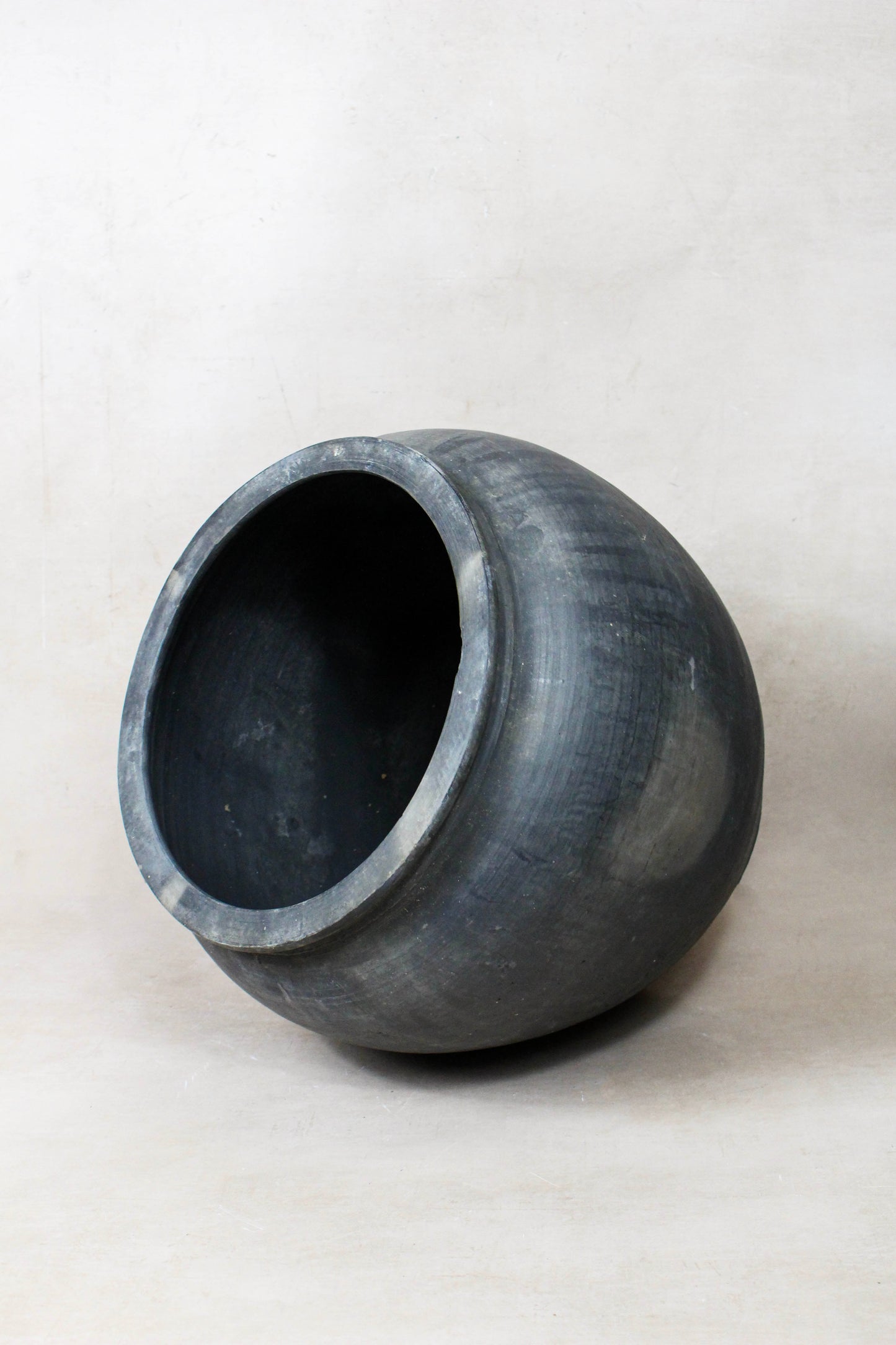 Vintage Dark Grey Pot - 82