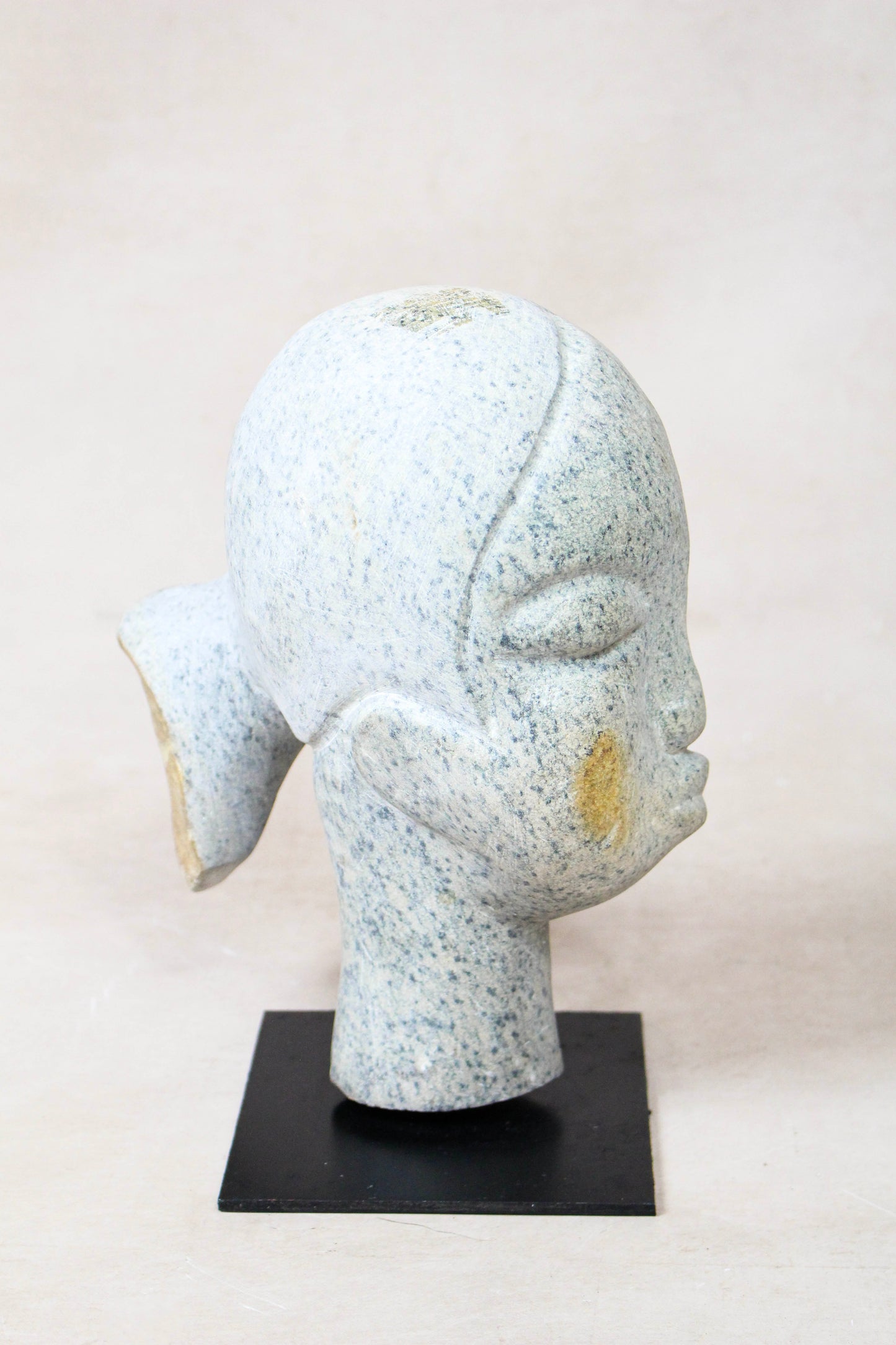 Stone head sculpture by Rizimu Chiwawa Zimbabwe 30.4