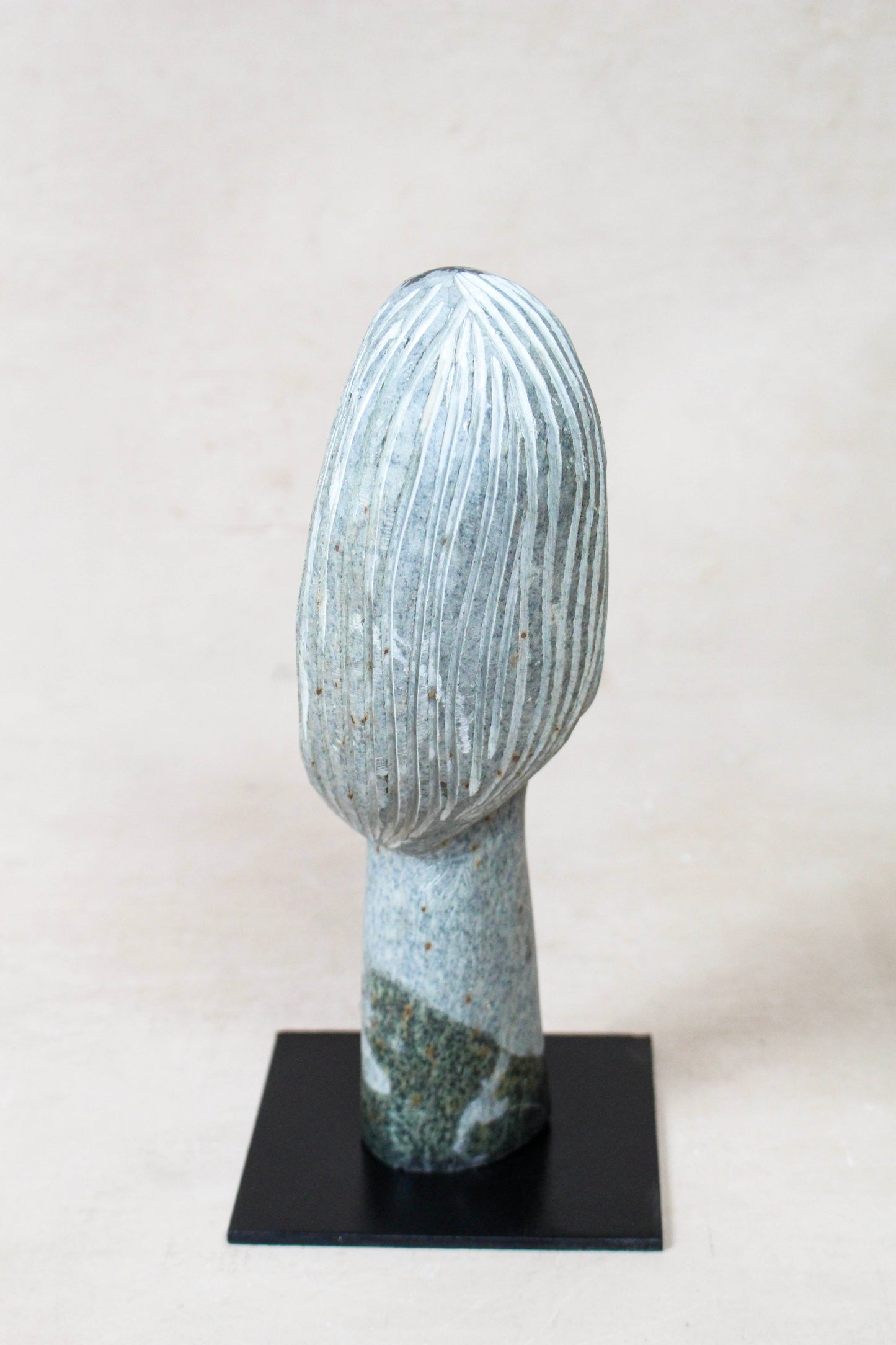 Stone head sculpture by Rizimu Chiwawa Zimbabwe 30.6