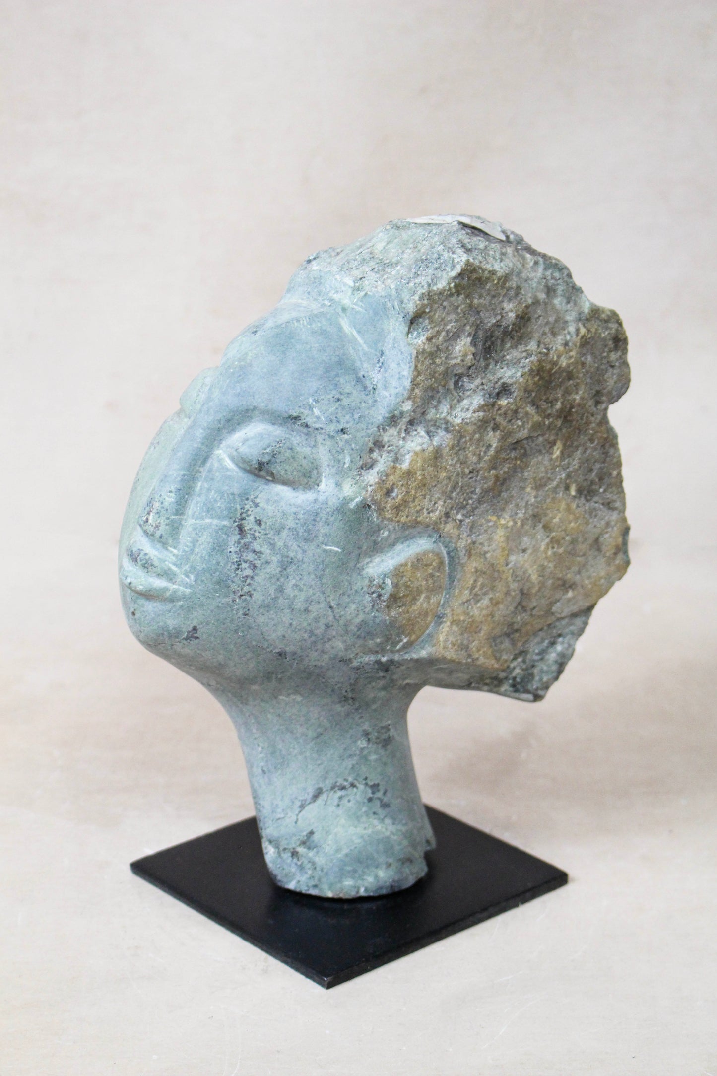 Stone head sculpture by Rizimu Chiwawa Zimbabwe 30.7