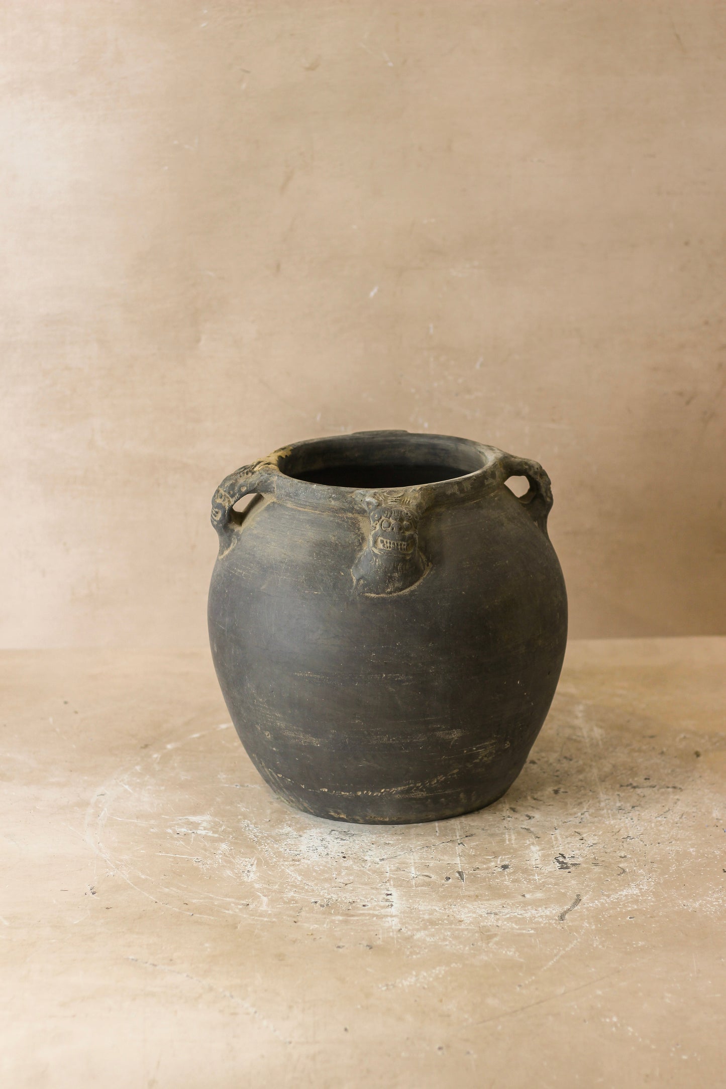 Vintage Lion Ears Dark Pot - De4.7