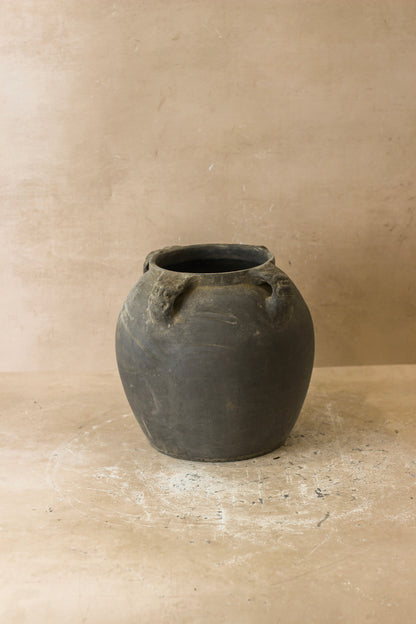 Vintage Lion Ears Dark Pot - De4.9