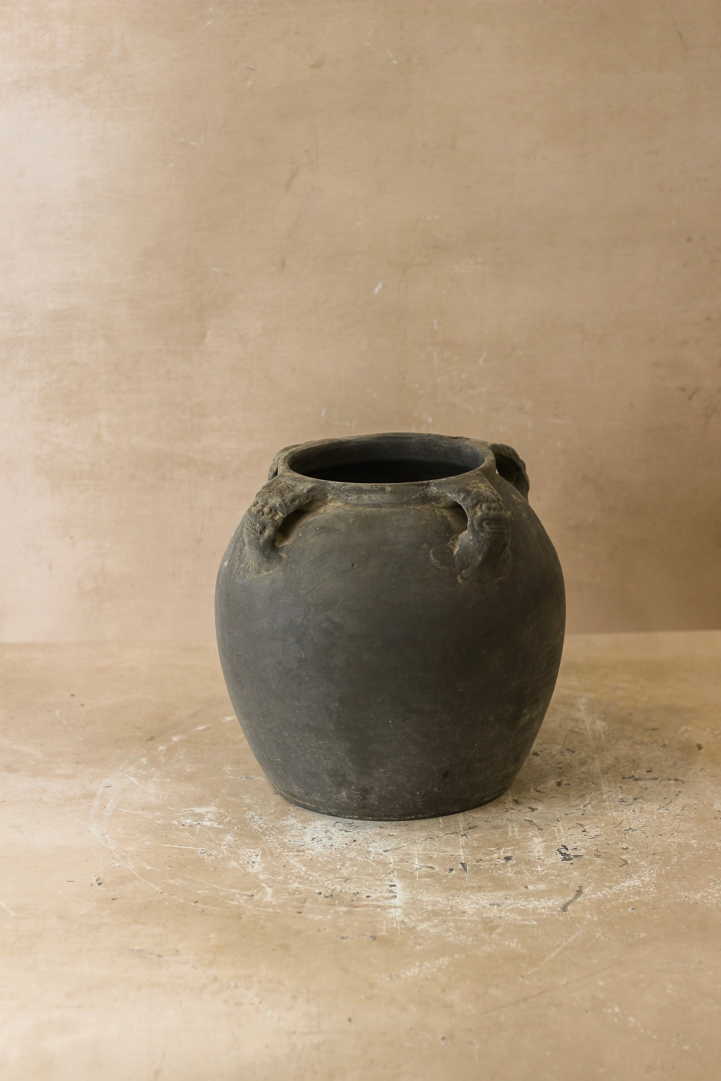 Vintage Lion Ears Dark Pot - De4.9