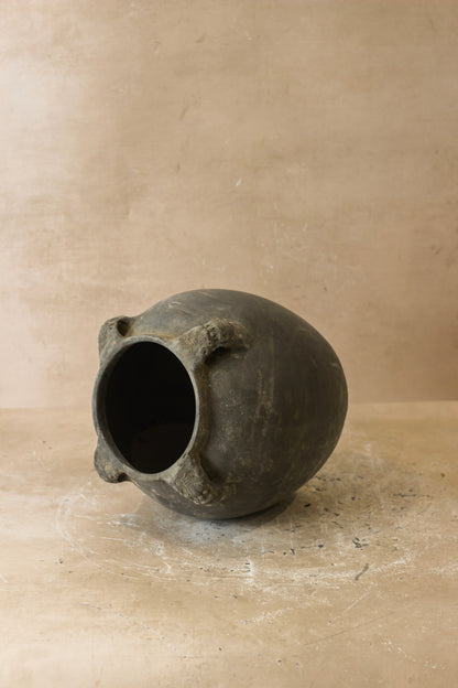 Vintage Lion Ears Dark Pot - De4.9