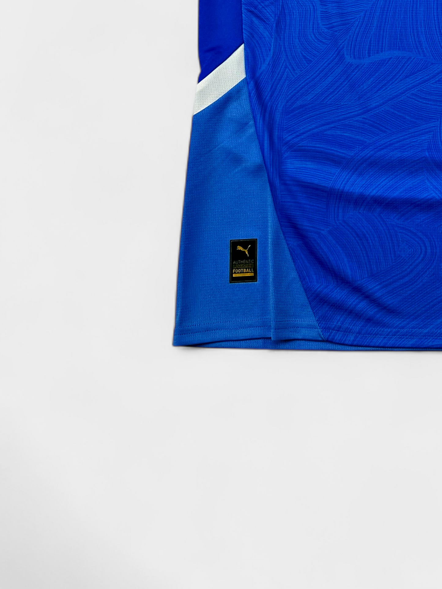 Iceland 2024 Football Shirt (Medium)