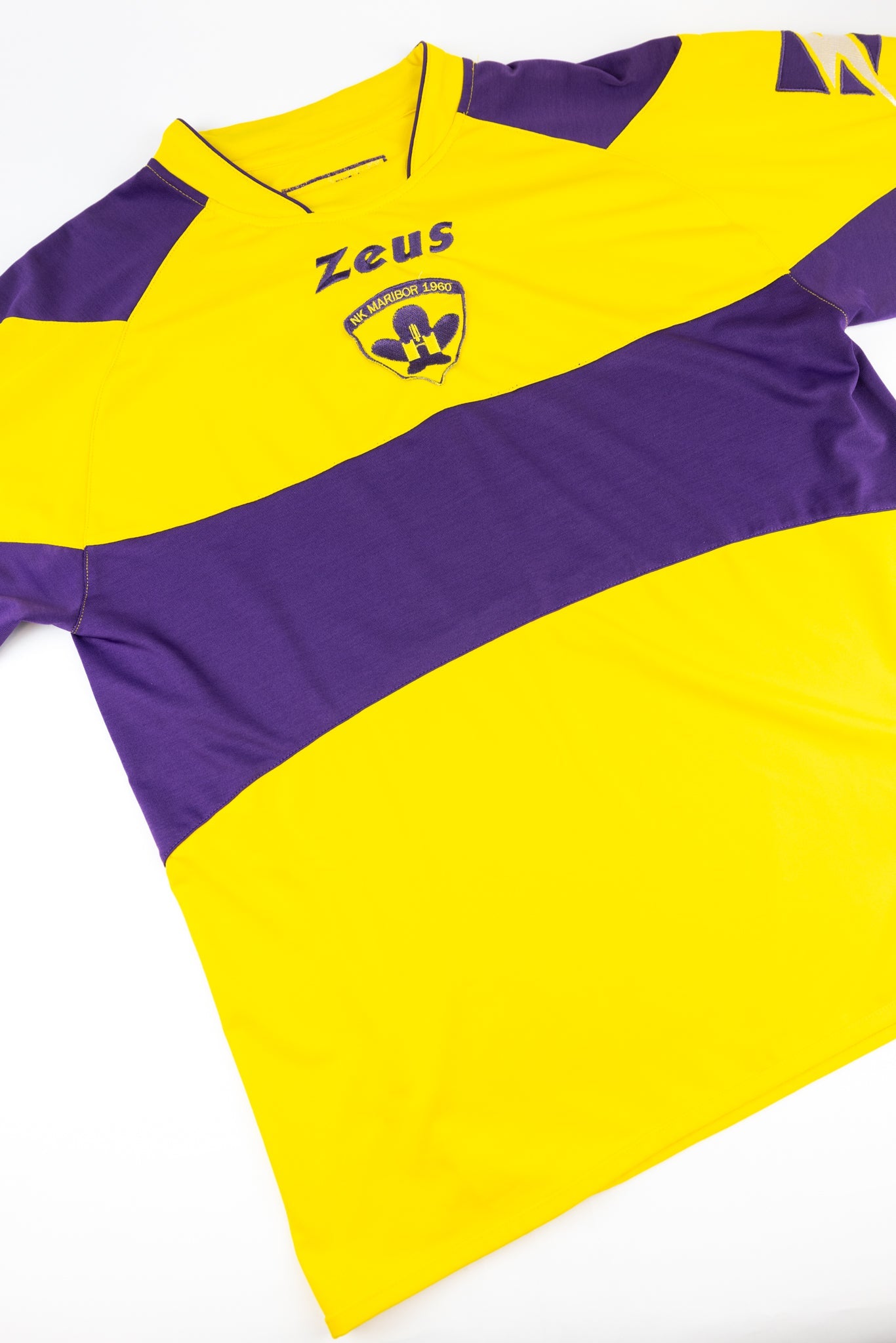 NK Maribor 2009-10 Football Shirt (Medium)
