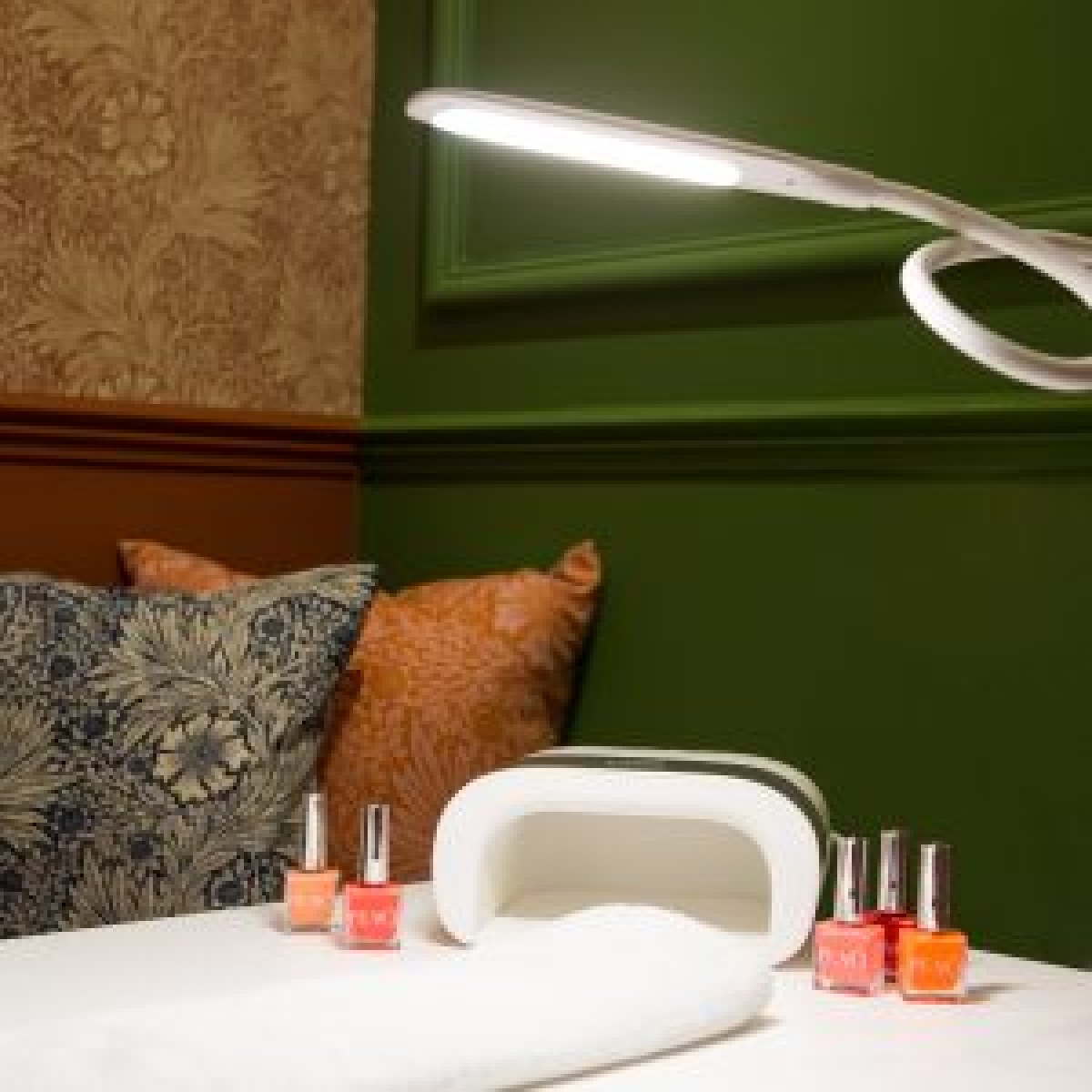 Native Lighting Lumina LED Desk Lamp, with Remote Control & Adjustable Brightness/Colour Levels