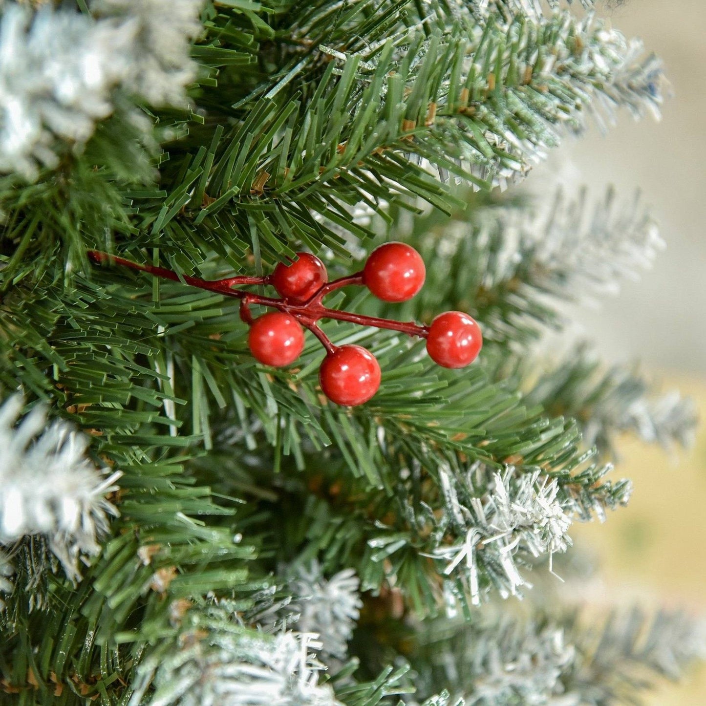 Homcom 5FT Artificial Christmas Tree Xmas Pencil Tree with Red Berries and Pinecones Holiday Home Indoor Decoration with Foldable Feet
