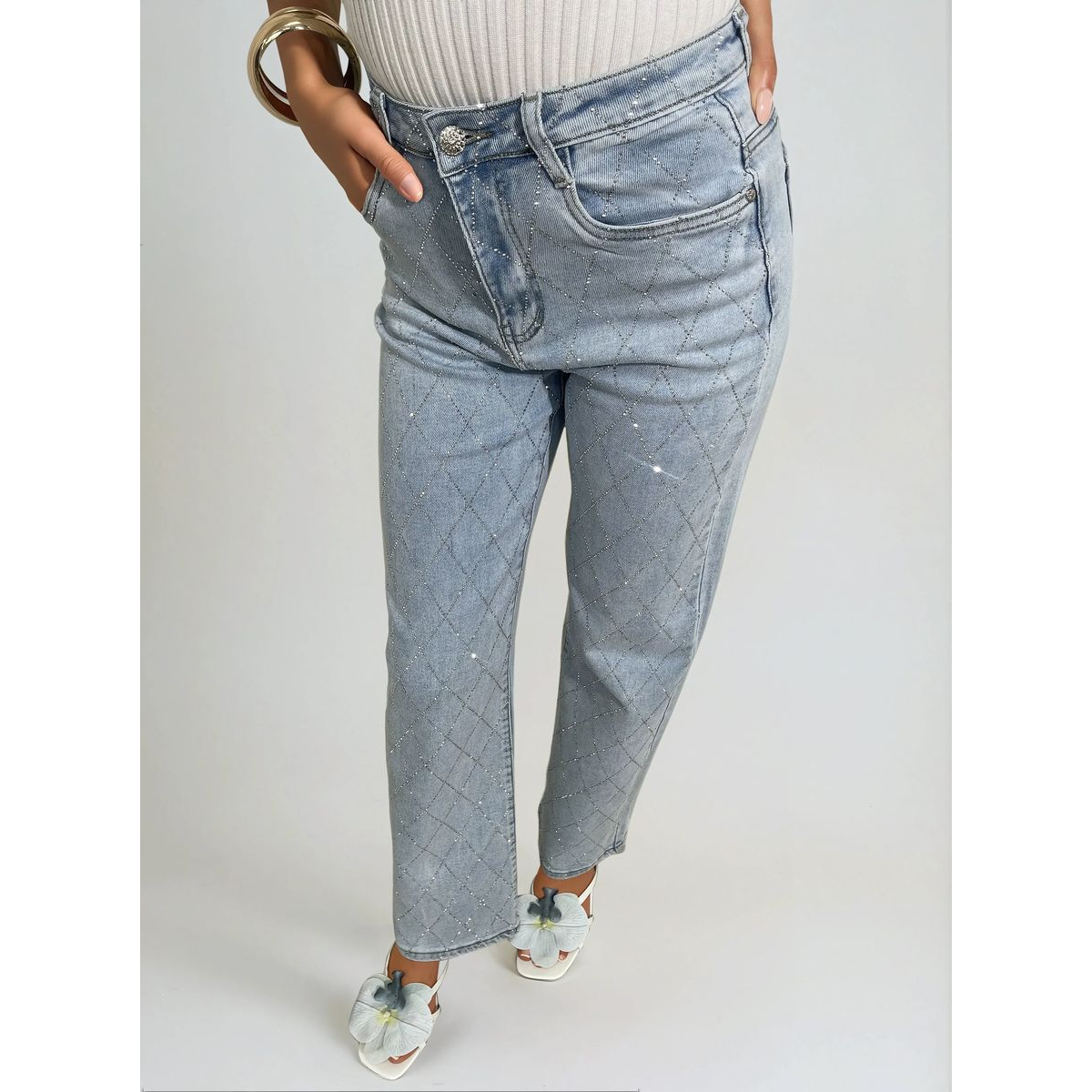 Diamond Pattern Embellished High Waisted Jeans