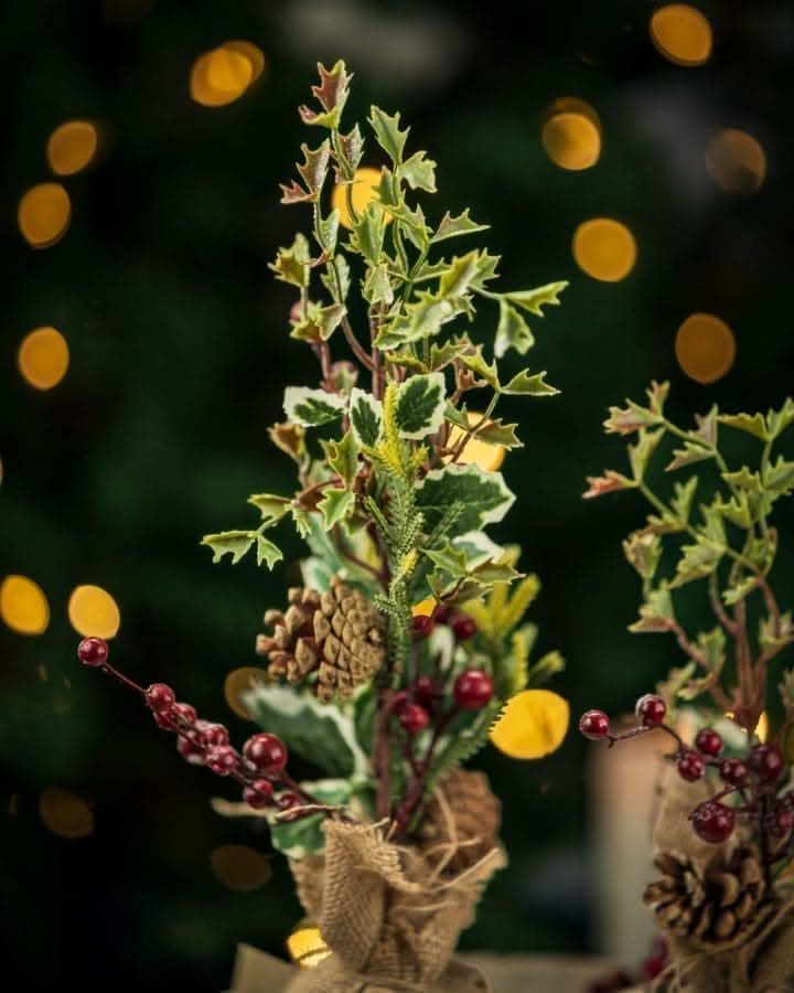 Pine Cone Berries Mini Artificial Tree Decoration