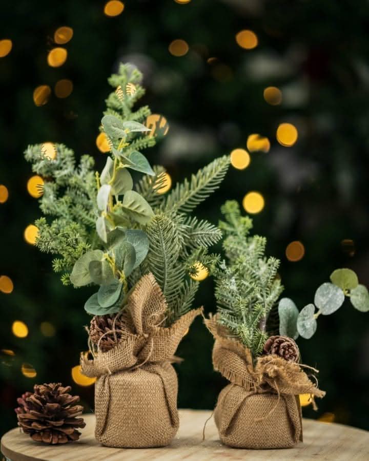 Pine Cone Berries Mini Artificial Tree Decoration