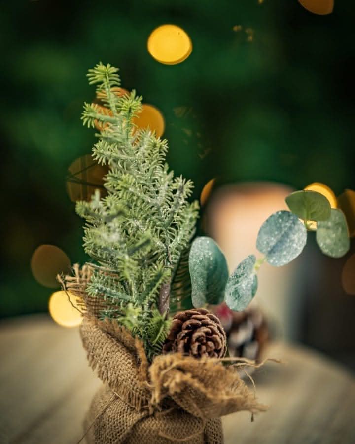 Pine Cone Berries Mini Artificial Tree Decoration