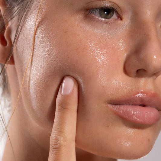 Bielenda Glaze & Glow Moisturizing Brightening Essence Milk Glazed Skin Effect