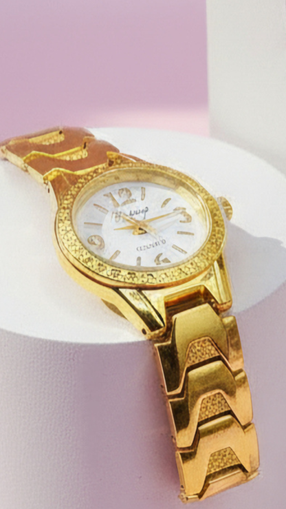 Metallic Round Face Quartz Movement Watch