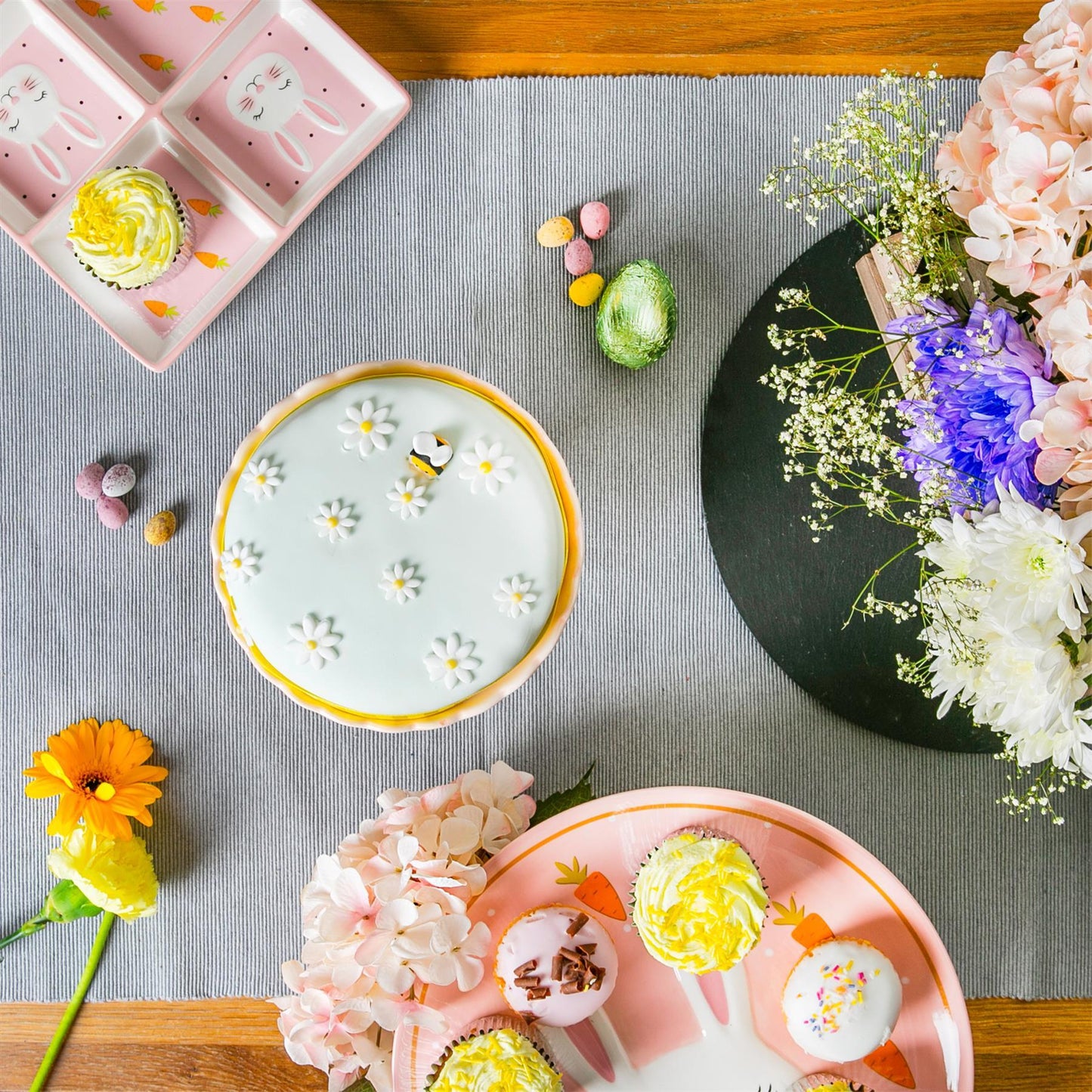 18cm Easter Bunny Dolomite Cake Stand