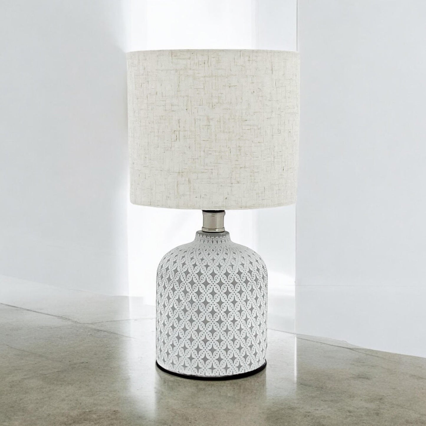 20CM TABLE LAMP AND SHADE