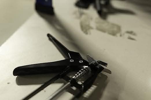 Heavy Duty Skeleton Caulking Gun - Extra Strong Metal Frame Flow