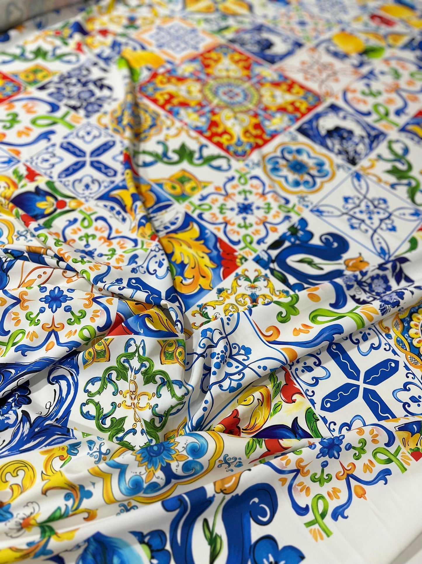Luxury Majolica Pattern Fabric