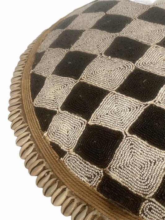 Cameroon Beaded Shield CW07- L - 55cm black and white