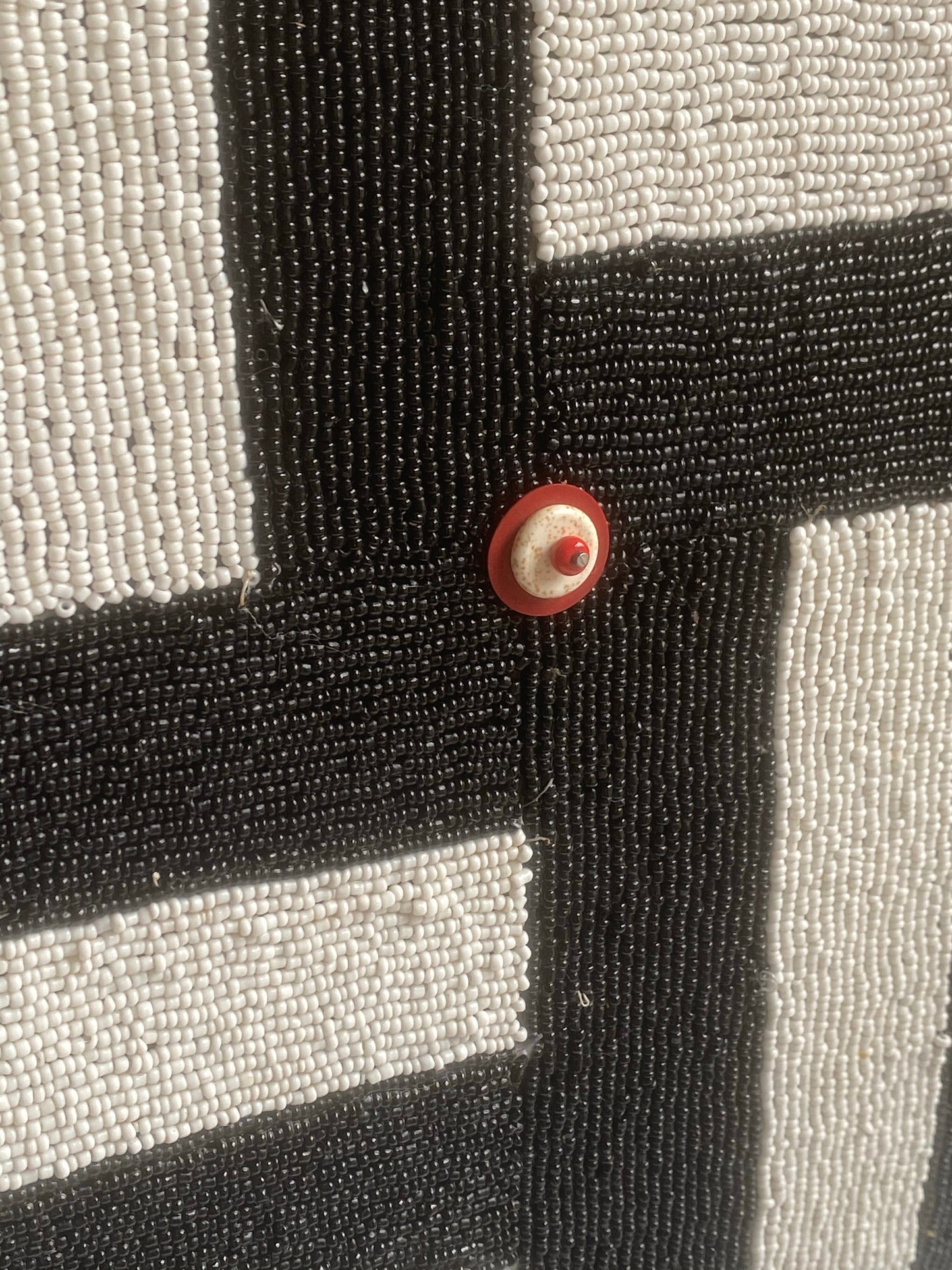 Cameroon Beaded Shield CW07- L - 55cm Black & White