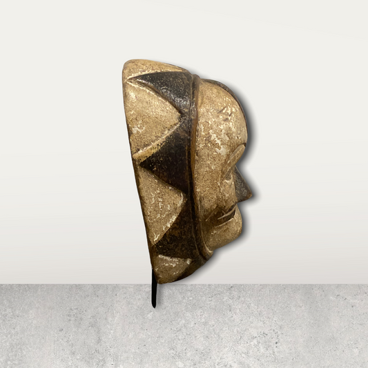 Small African mask on stand (22)