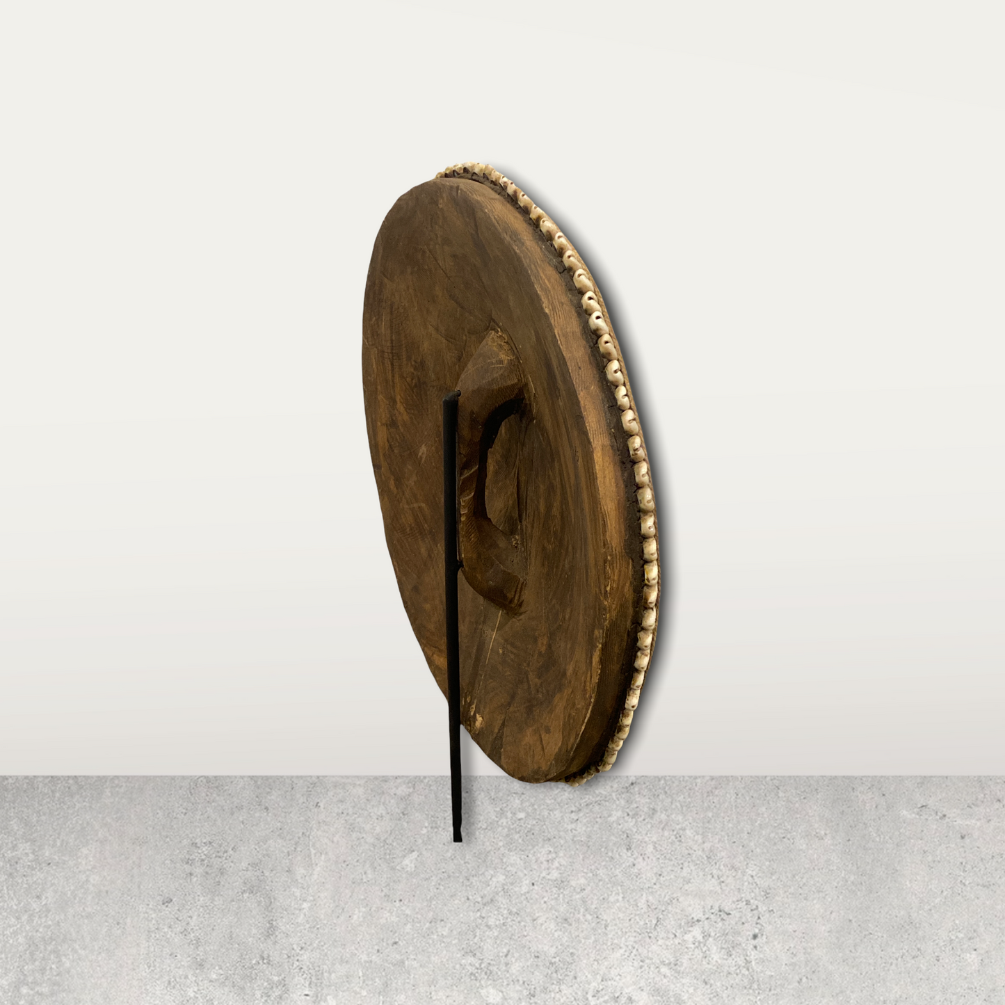 Cameroon Shield Round White with shells