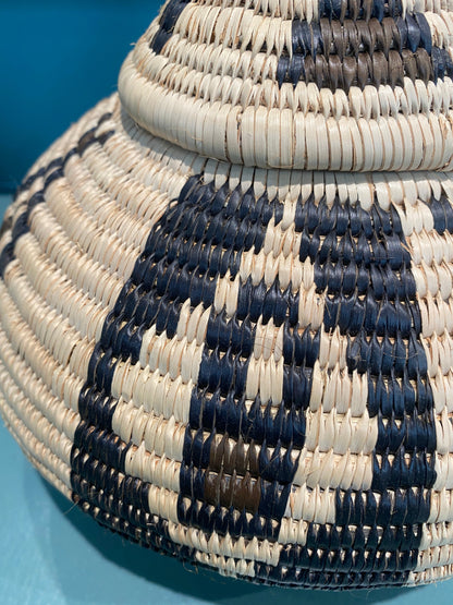 Zulu Ukhamba - traditional basket (21.2)