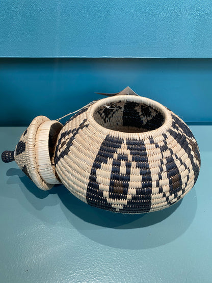 Zulu Ukhamba - traditional basket (21.2)