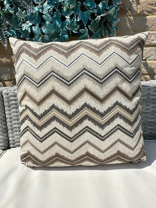 The Couture Cushion - The Outdoor Beige Zig Zag - Style No. 125